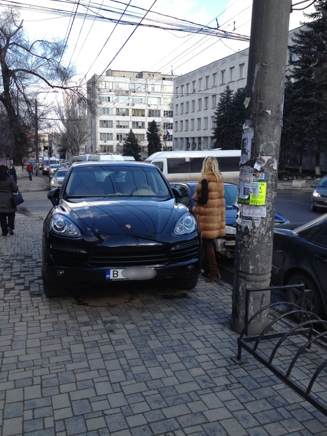Natalia Gordienko, surprinsa cu masina parcata neregulamentar