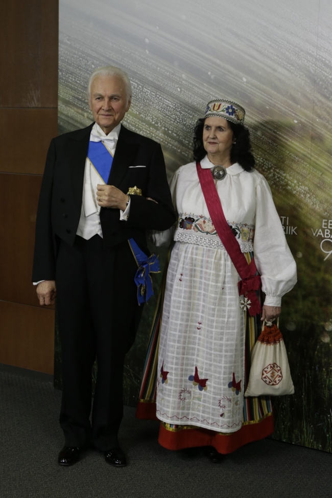 Sotia ambasadorului moldovean in Estonia,cu o tinuta sclipitoare