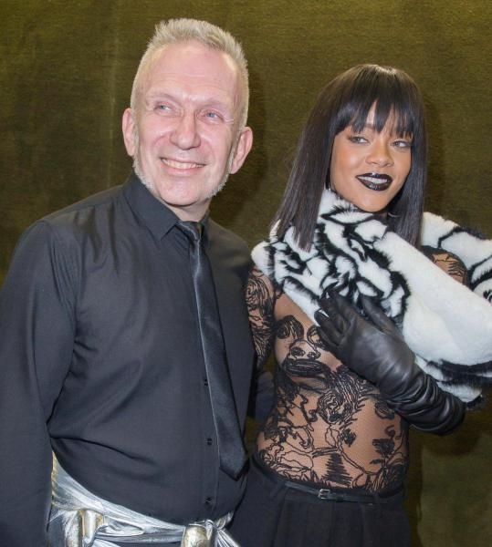 Rihanna continua sa socheze!