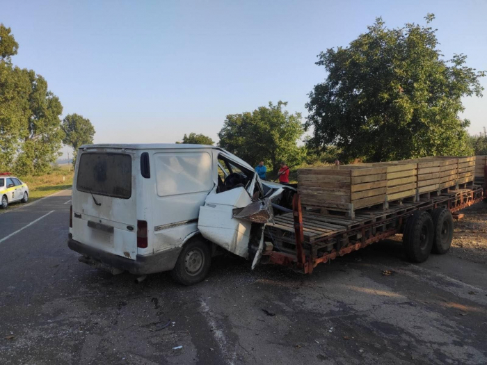 Doi Barbati Transportati La Spital Dupa Ce S Au Izbit Cu Masina In