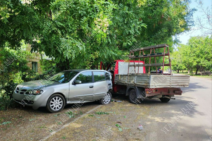 Un Sofer A Lovit O Masina Parcata Si A Fugit De La Locul Accidentului