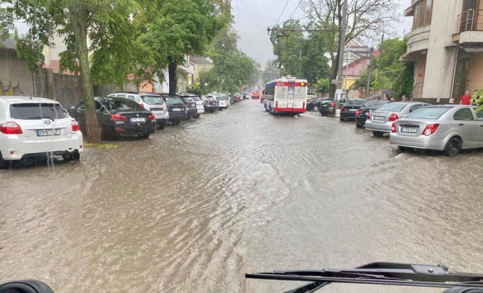 Atentie Calatori Din Cauza Ploii Troleibuzele Circula Cu Intarziere