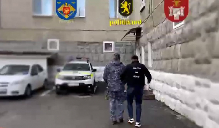 Prins Cu Droguri In Lenjeria Intima Un Agent De Paza Al