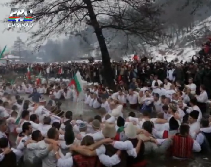 La Scaldat Pe Ger De Boboteaza O Traditie Respectata Cu Sfintenie In