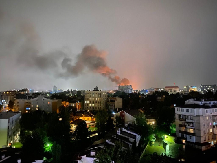 Ultima Ora Incendiu Puternic In Capitala A Luat Foc Acoperisul Unei