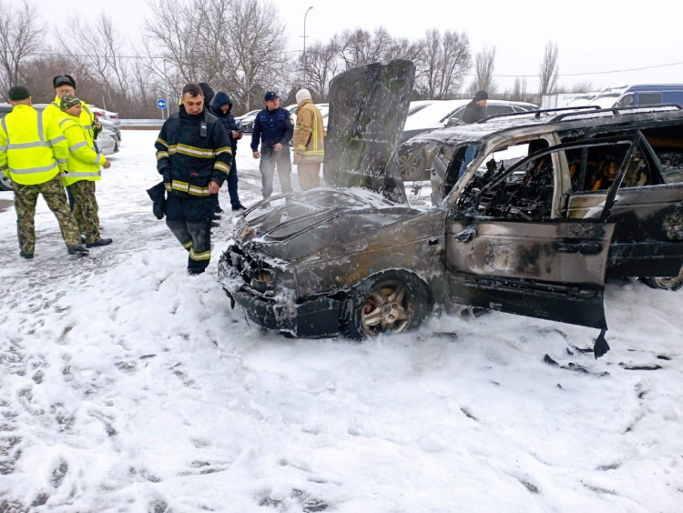 O Masina A Luat Foc In Parcarea De Serviciu A Aeroportului