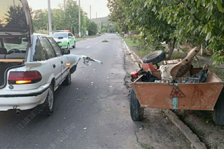 Doua Persoane Au Ajuns La Spital Dupa Ce Motocultorul In Care Se Aflau