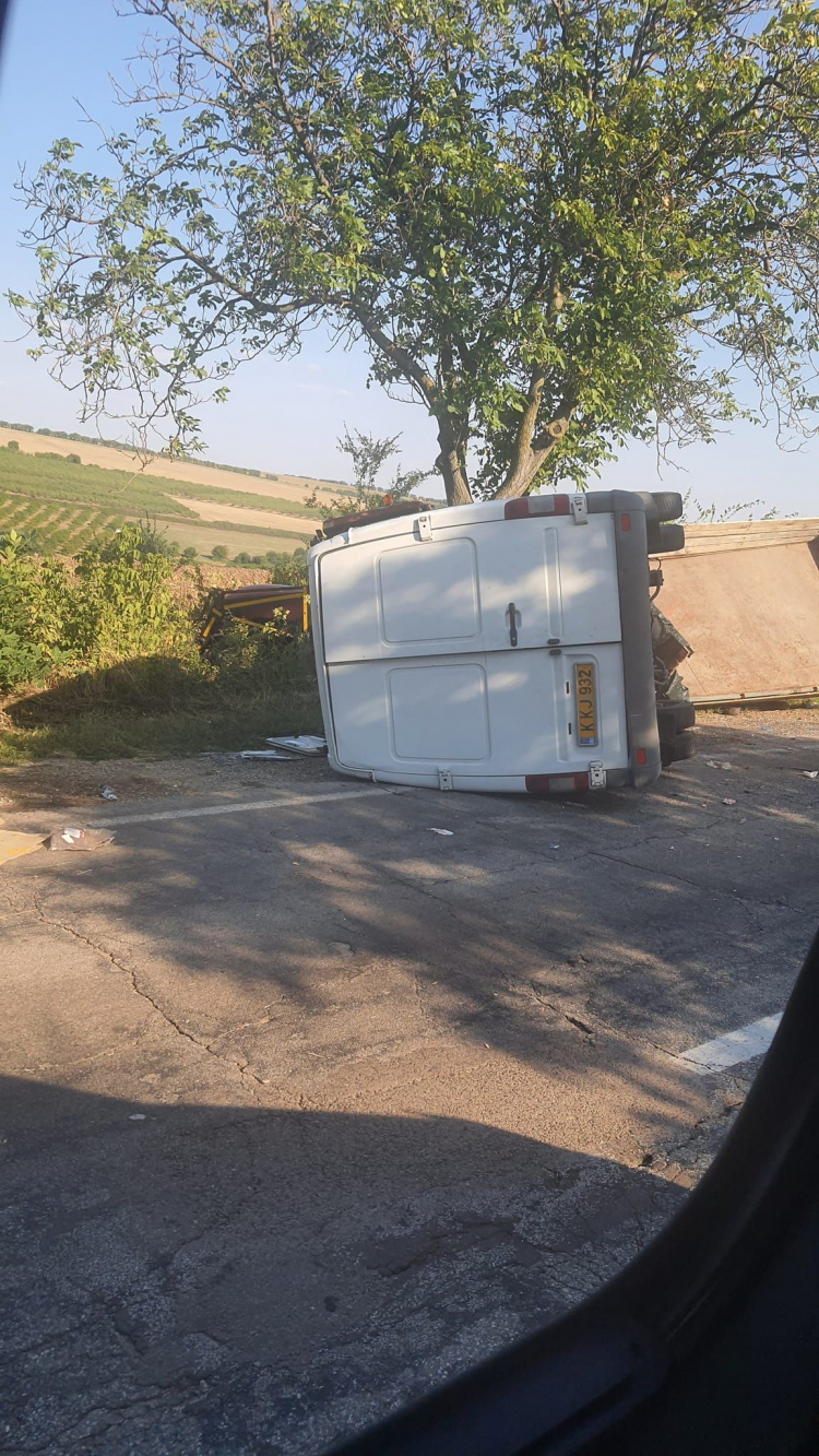 Sase Persoane Transportate La Spital Dupa Ce Soferul Unui Microbuz S