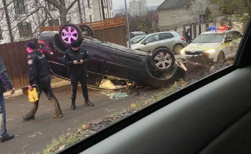 Accident Grav In Capitala O Masina S A Rasturnat Dupa Ce Soferul A