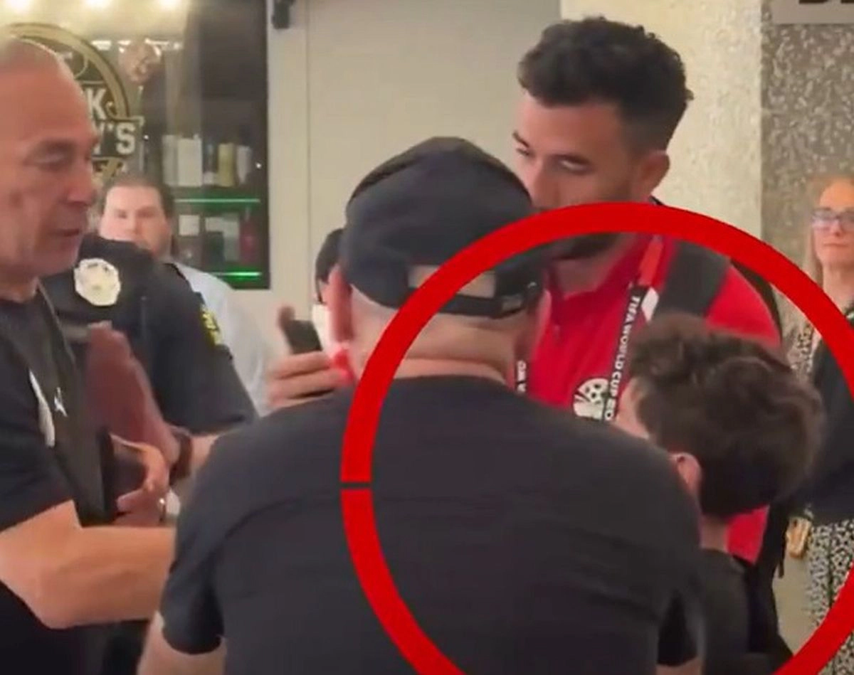 Scandal la hotelul naționalei Egiptului din Dallas: membri ai staff-ului tehnic s-au luat la harță cu un polițist după intervenția forțelor de ordine - VIDEO