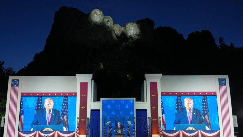 250 de ani de la independența SUA. Donald Trump a deschis oficial weekendul festiv dedicat aniversării: „Drapelul Statelor Unite flutură mai mândru ca niciodată”