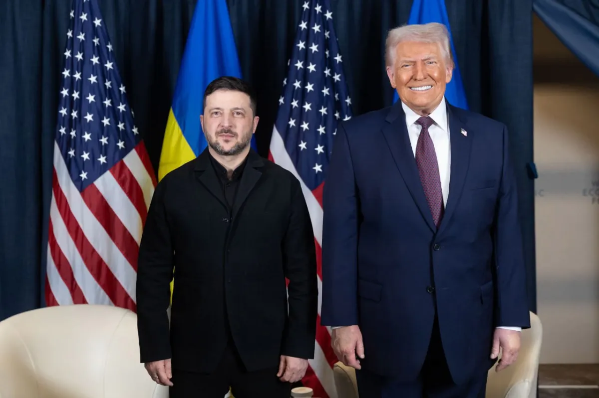 Cum răspunde Zelenski când este întrebat de Trump dacă este pregătit să meargă la Moscova pentru discuții cu Putin? Replica președintelui ucrainean a stârnit râsete în sală - VIDEO