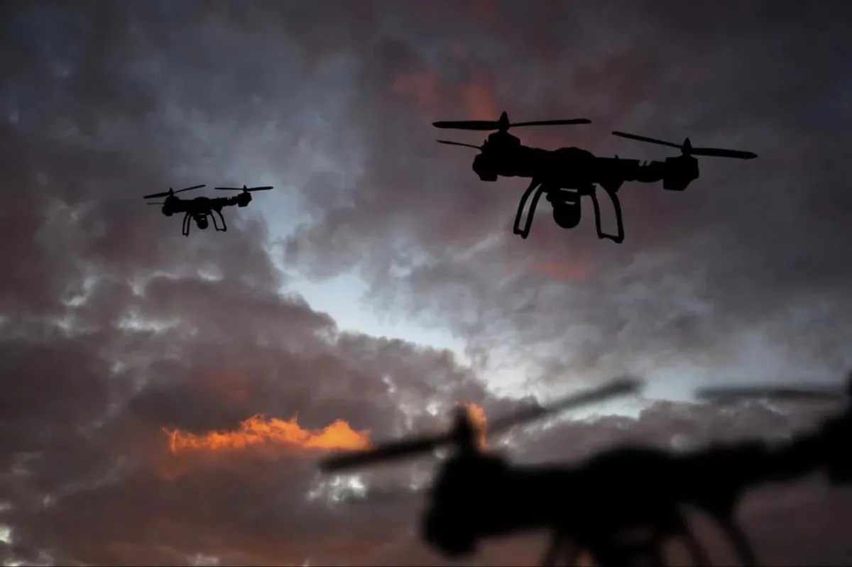 Ucraina intensifică atacurile cu drone asupra Rusiei: incendii la un depozit de combustibil și un obiectiv industrial, iar 14 nave ar fi fost lovite în Marea Azov - VIDEO