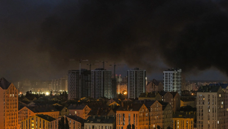 Kievul, lovit din nou de rachete balistice rusești, într-un atac care a provocat incendii și distrugeri în mai multe cartiere ale capitalei ucrainene
