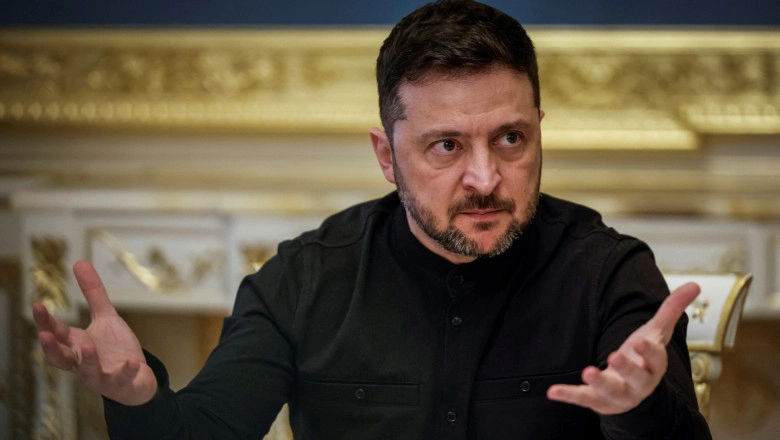 După atacul rusesc în care au fost uciși 10 oameni, Zelenski denunță amplasarea depozitelor de armament în cartiere civile