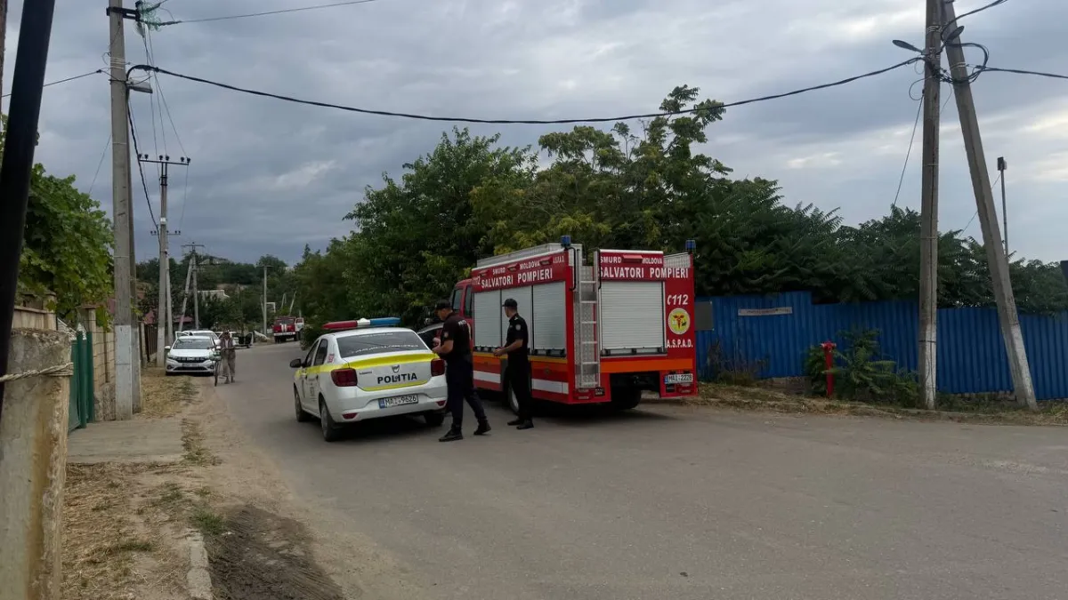 Imagini din localitatea Copanca, unde o dronă a căzut chiar lângă o casă de locuit: zona este izolată, iar un drum a fost închis - FOTO/VIDEO