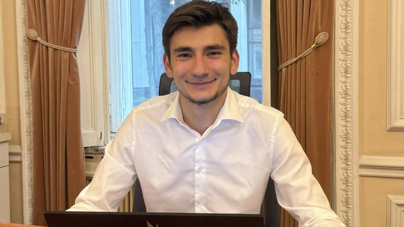 De pe băncile liceului direct în Ministerul Culturii: Cum a ajuns liderul tinerilor PAS, Bogdan Zgherea, să primească 300.000 de lei anual fără diplomă de licență. Reacția instituției