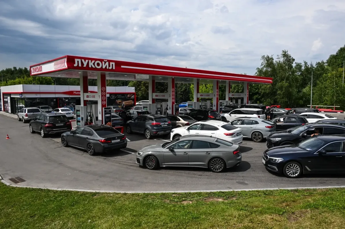 Criza carburanților pe care a provocat-o Ucraina în Rusia atinge noi cote. Măsura anunțată de guvernul de la Moscova