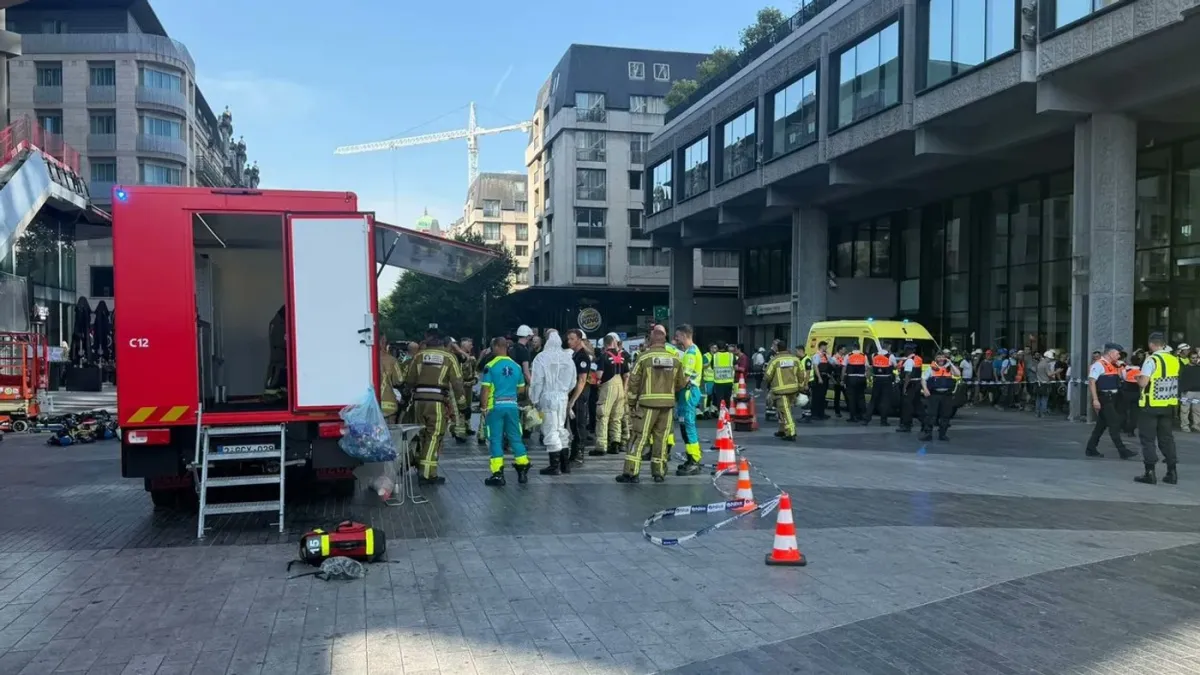 Tragedie în centrul Bruxelles-ului: cel puțin șase persoane au murit după ce un incendiu devastator a izbucnit într-un imobil aflat în renovare - VIDEO