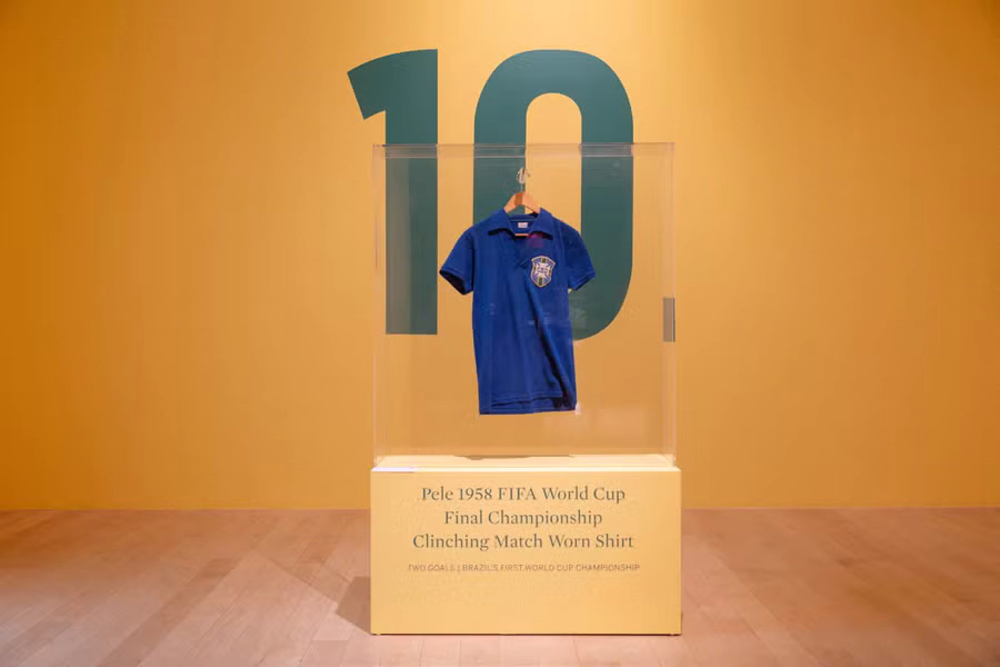 Tricoul purtat de legendarul Pelé în finala Cupei Mondiale din 1958 a fost vândut pentru 4,9 milioane de dolari