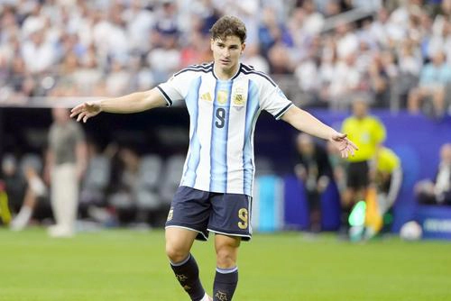Atletico Madrid blochează transferul lui Julian Alvarez la Barcelona: „Va rămâne aici”, chiar dacă ofertele pentru argentinian au depășit 100 de milioane de euro - VIDEO