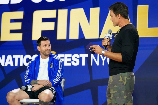 Conferință de presă cum nu s-a mai văzut: Djokovic, Brady și Durant i-au intervievat pe Messi și Rodri înaintea finalei Cupei Mondiale – VIDEO