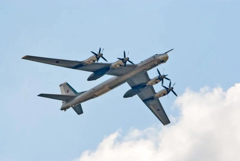 Prima imagine după ce ucrainenii au spus că au distrus un bombardier strategic rusesc. Ce spun experții