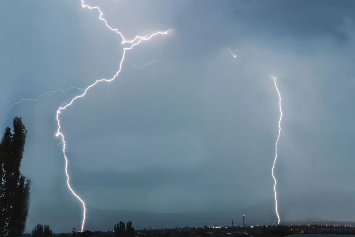 Cod GALBEN de instabilitate atmosferică în Republica Moldova: sunt așteptate ploi cu descărcări electrice, grindină și vijelii. Când intră in vigoare avertizarea - FOTO