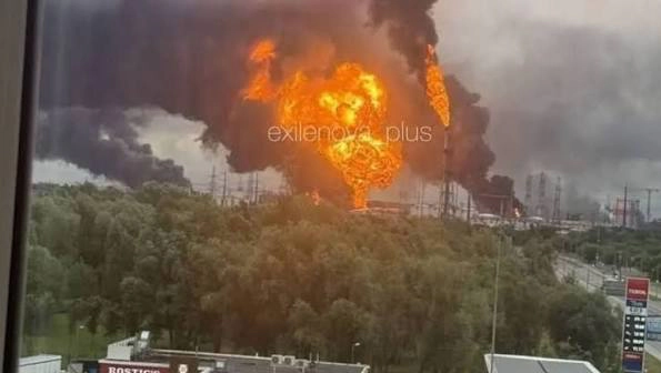 Noapte de foc în regiunea Moscova: Ucraina ar fi lansat peste 400 de drone, iar un depozit de petrol și un centru logistic au fost lovite - VIDEO