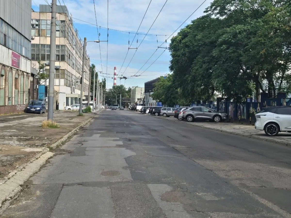 Trafic restricționat pe o stradă importantă din Chișinău: încep lucrările de reparație, iar șoferii sunt îndemnați să aleagă rute alternative - FOTO