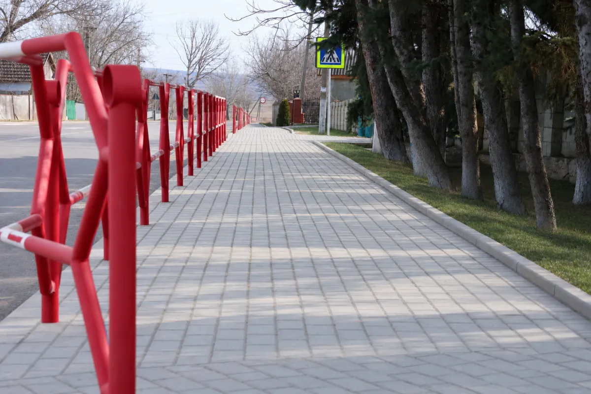 Moldova va avea kilometri noi de trotuare moderne: lucrări de aproape 10 milioane de lei în Briceni, Drochia, Ialoveni, Nisporeni și UTA Găgăuzia