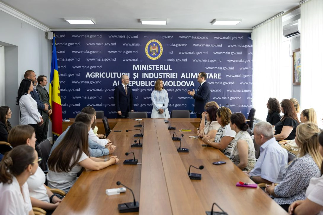 Noii miniștri au preluat oficial conducerea ministerelor. Vasile Tofan: „Aveți curajul și determinarea să faceți schimbările necesare”