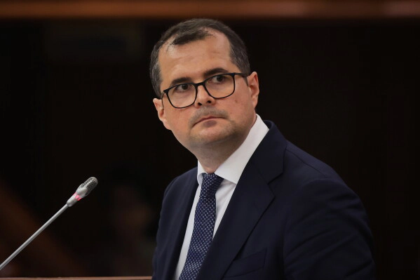 Vasile Tofan îi ia apărarea lui Radu Musteață după acuzațiile că ar fi fost membru al PD: „Nu voi lua decizii pe baza unor fotografii sau acuzații neverificate”