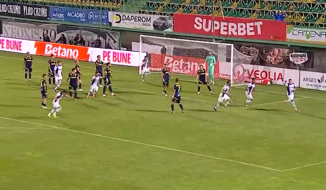 Etapa a doua din Campionatul României la fotbal a oferit răsturnări de situație, controverse de arbitraj și multă tensiune încă din primele dueluri - VIDEO