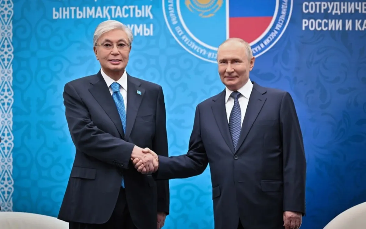 „Luptele din Ucraina trebuie să înceteze”. Președintele Kazahstanului îi transmite lui Vladimir Putin că războiul afectează viitorul demografic al Rusiei - VIDEO