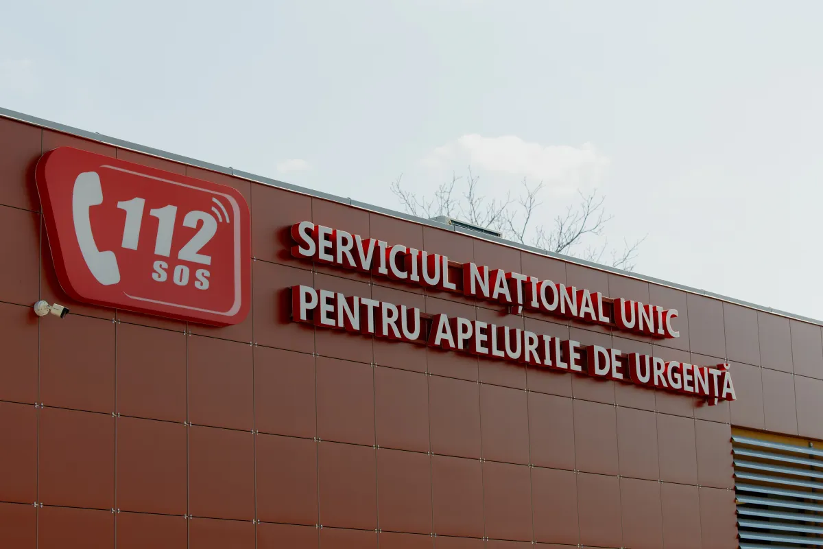 Peste 1,13 milioane de apeluri la 112 în doar șase luni: timpul de răspuns s-a îmbunătățit, iar apelurile false au scăzut semnificativ