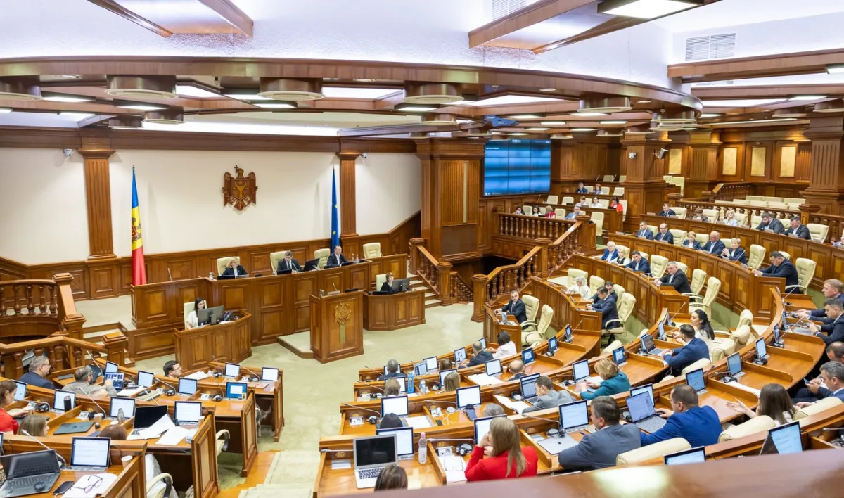 Promo-LEX: Toate proiectele de lege votate în ședința parlamentului din 28 iulie au fost adoptate cu probleme de transparență decizională