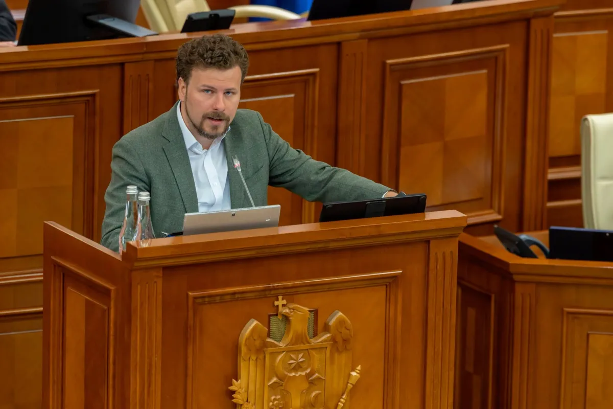 Reforma „Restart în educație”, votată în prima lectură: autoritățile vor să reducă diferențele dintre școli și să asigure șanse egale pentru elevi