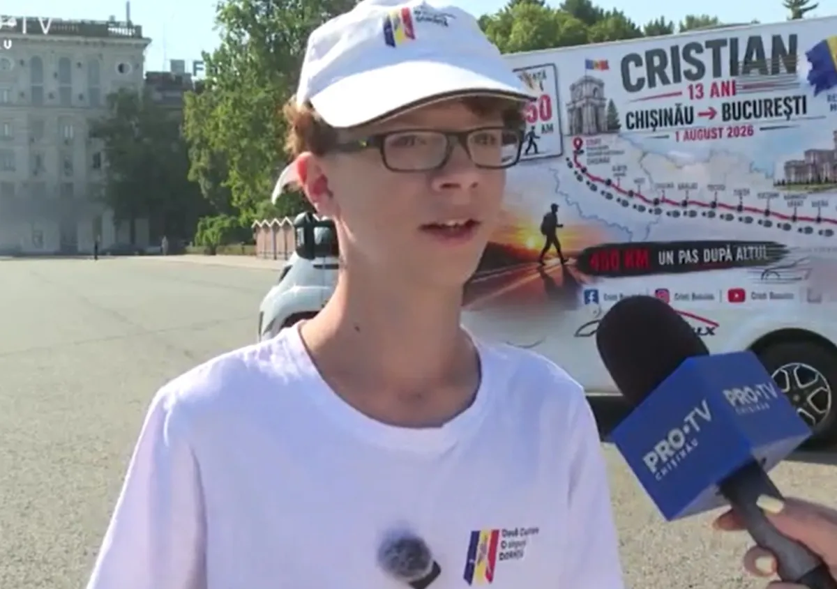 Un băiat de 13 ani și-a transformat visul în realitate. Cristi Busuioc a plecat pe jos din Chișinău spre București într-o călătorie de 450 de kilometri - VIDEO