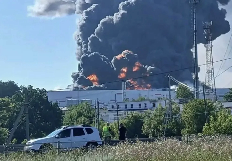 Atac uriaș, cu peste 600 de drone, asupra Rusiei. Cel puțin trei ținte majore au fost lovite - VIDEO