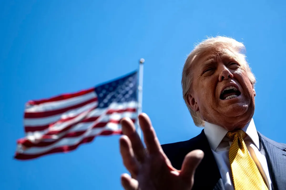 O mare bancă americană a închis sute de conturi ale lui Trump din motive de spălarea banilor. Ce se întâmplă în „războiul” din instanță