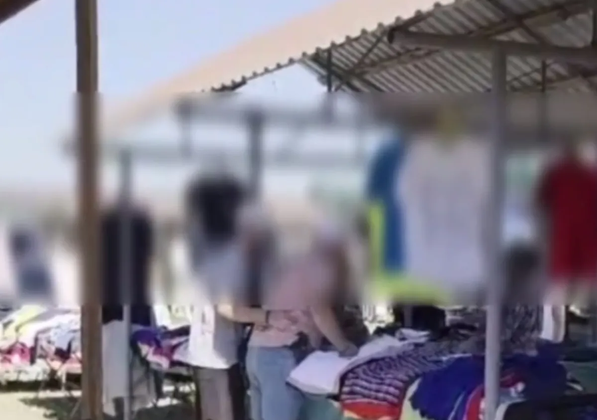 Clipe de panică într-o piață din Strășeni. Un bărbat a scos un pistol în timpul unui conflict cu o femeie de 70 de ani. Poliția a intervenit și a reținut suspectul - VIDEO