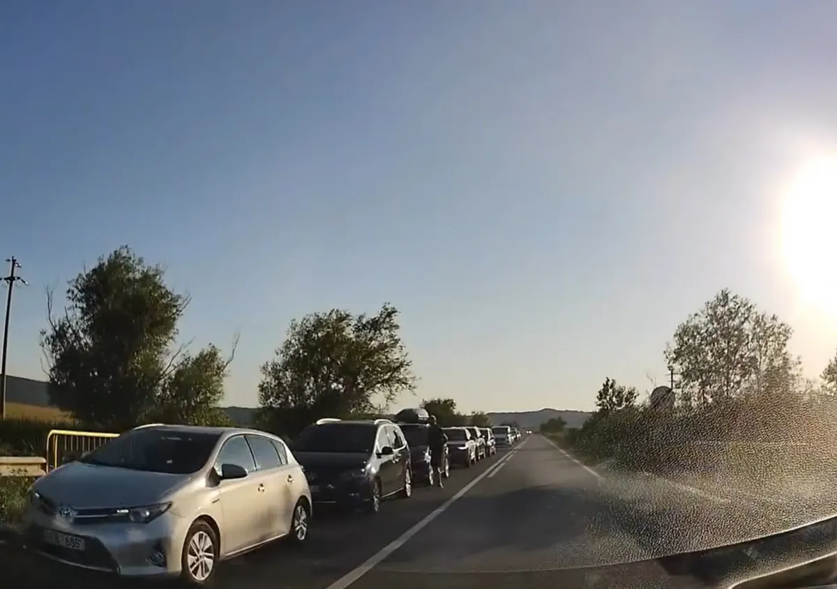 Coadă de peste trei kilometri la Vama Sculeni: sute de șoferi așteaptă să intre în Republica Moldova la sfârșit de weekend - VIDEO