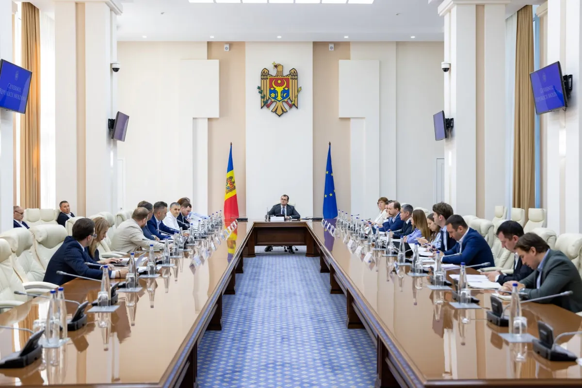 Mai puține exporturi de energie și mai mult control asupra resurselor de apă. Autoritățile anunță noi măsuri pentru gestionarea crizei energetice și hidrologice din Republica Moldova