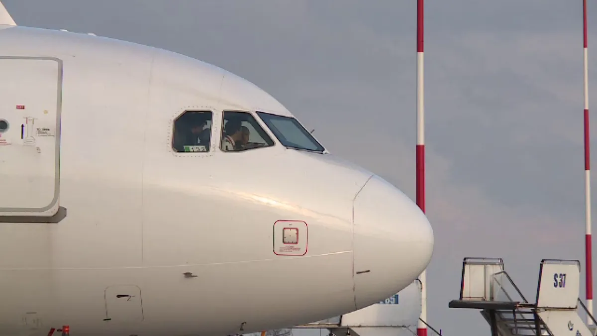 Pilotul unui avion raportează apariția unei „farfurii zburătoare” în timp ce aceasta se pregătea să aterizeze