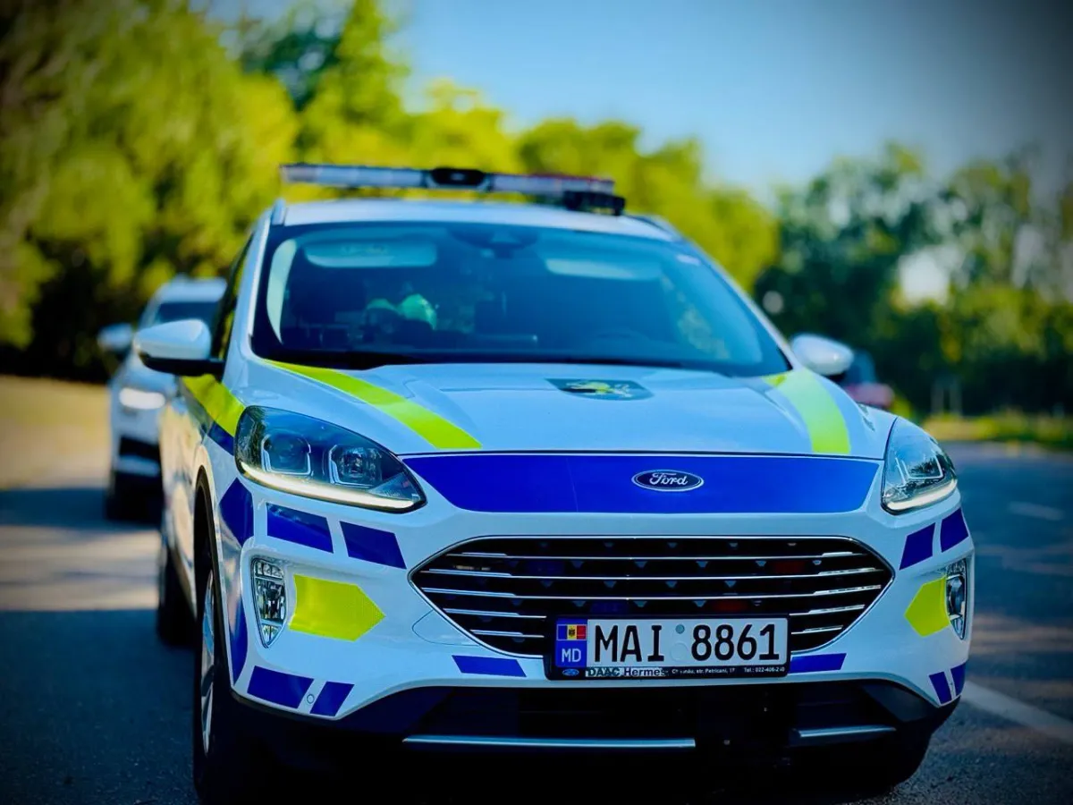 Peste 3.600 de încălcări rutiere, depistate de polițiști în weekend. 104 șoferi au fost prinși băuți la volan
