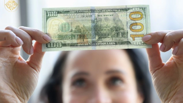 O tânără din Chișinău, condamnată la 5 ani de închisoare, după ce a cumpărat un telefon cu 1150 de dolari falși