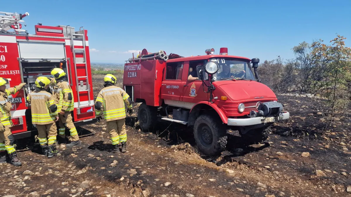 Pompierii moldoveni, în misiune de peste șapte ore pentru stingerea unui incendiu de vegetație în Grecia. IGSU vine cu detalii - FOTO