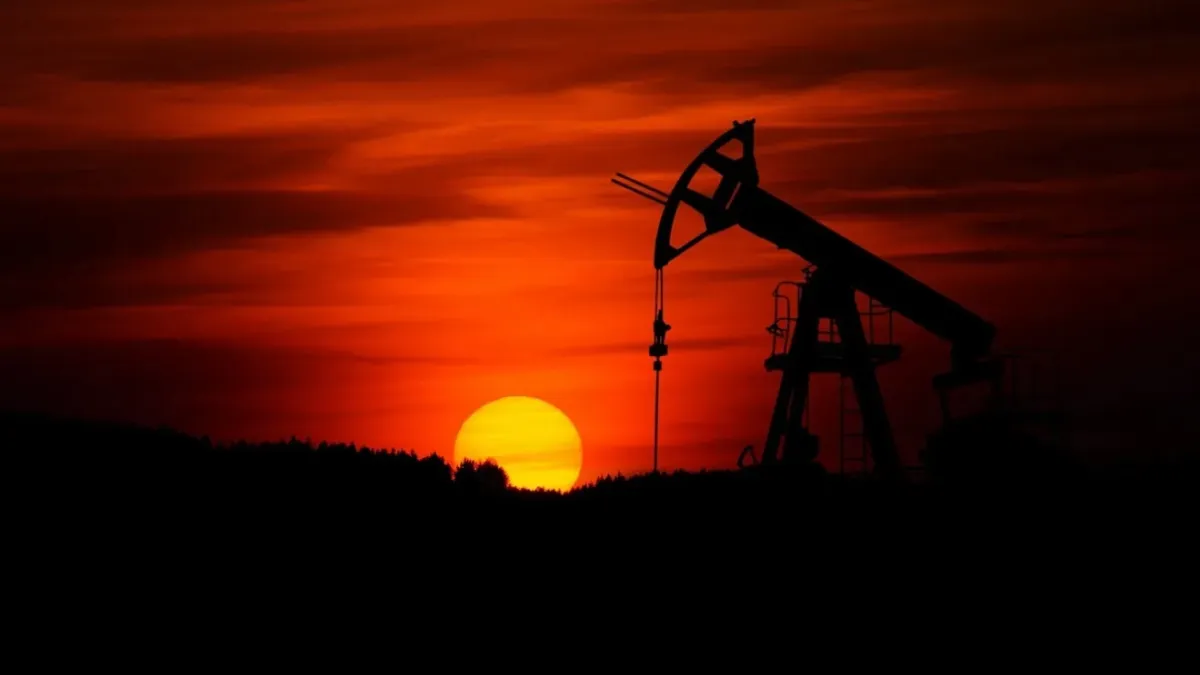 Alimentat de speranța unui acord în Orientul Mijlociu, prețul petrolului Brent scade sub 80 de dolari