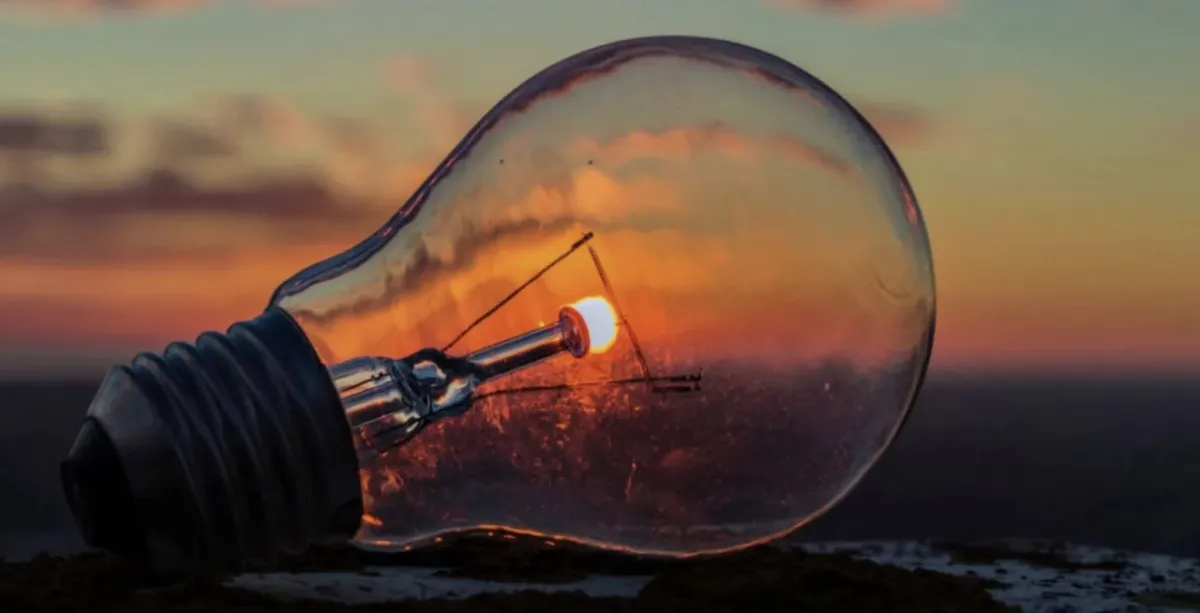 Seceta și nivelul critic al Dunării lovesc sistemul energetic al României. Primăriile sting iluminatul public, iar companiile își reduc activitatea pentru a economisi energie - VIDEO